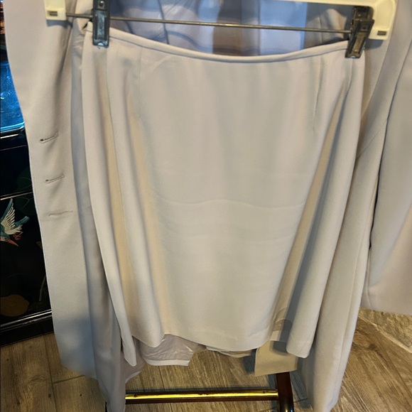 Le Suit Cream Blazer & Suit Skirt - Picture 4 of 6